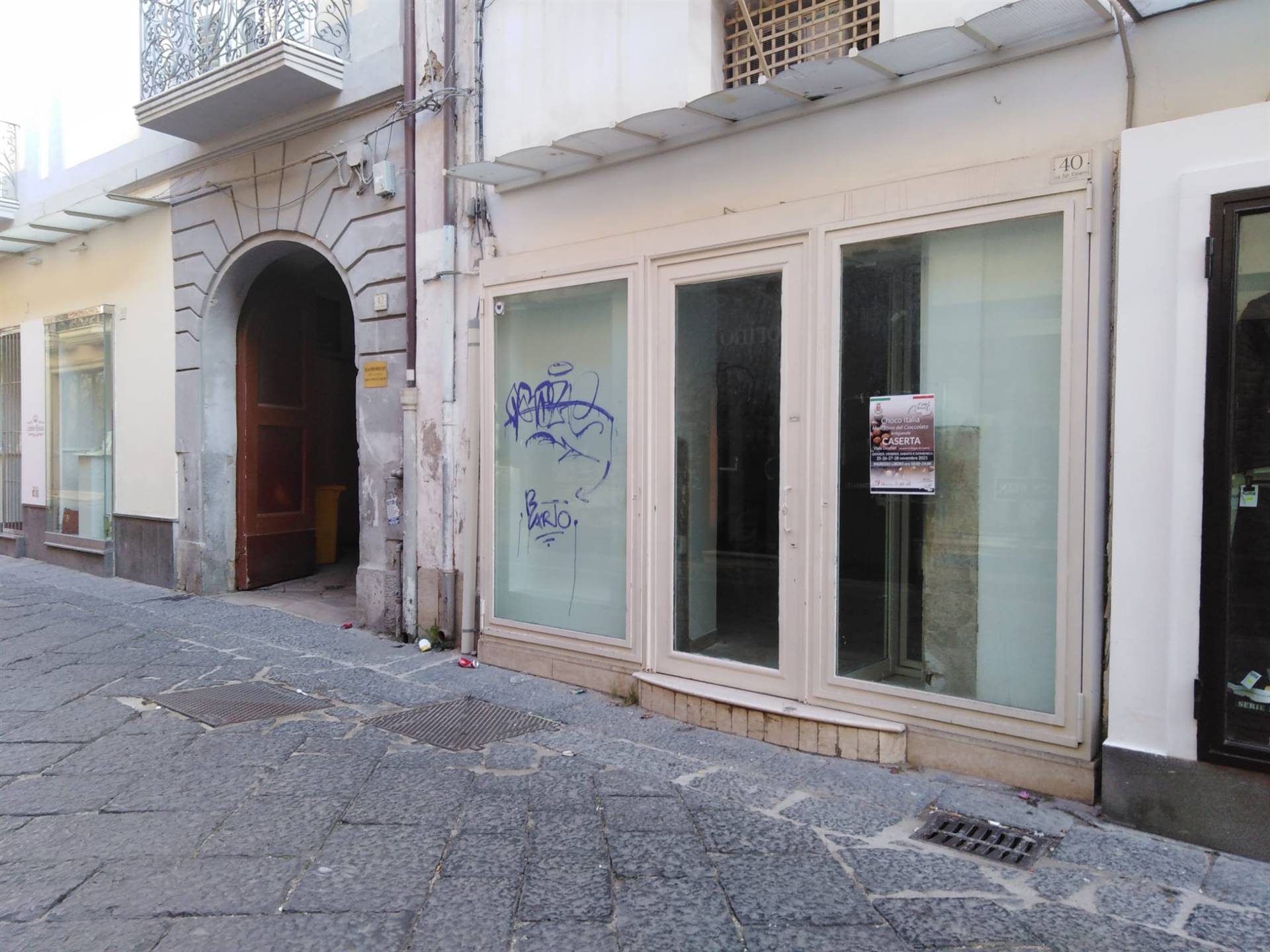 Negozio in vendita a Caserta, Via San Giovanni 40